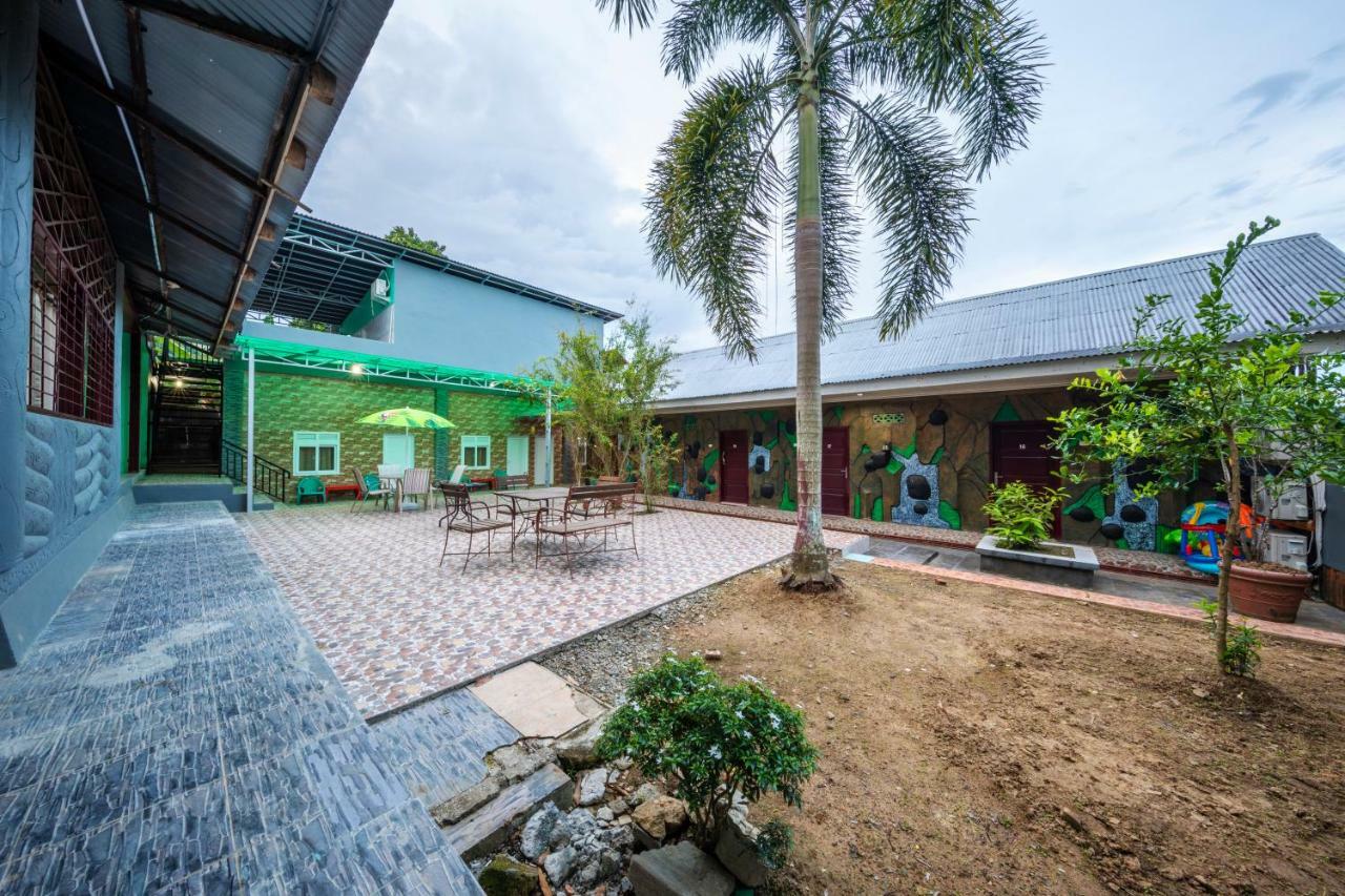 Mega Nasional Seaview Hotel Gunungsitoli Exterior foto