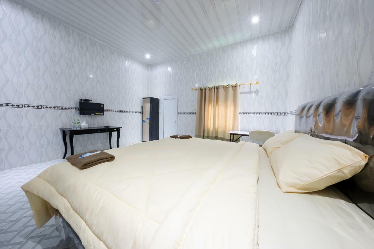 Mega Nasional Seaview Hotel Gunungsitoli Exterior foto